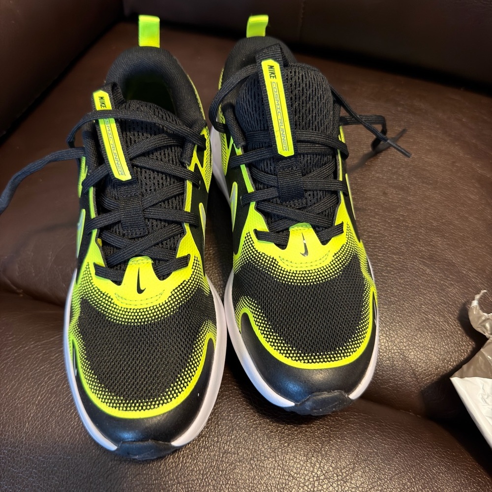 Nike kids Black and Volt Low-Top Running Sneakers - Picture 5 of 7